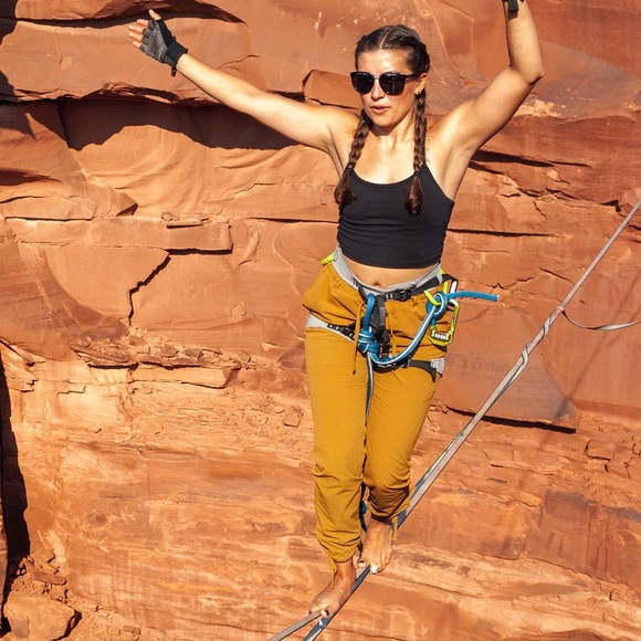 Coalatree trailhead pants in Sand- regular fit - Picture 2 of 13